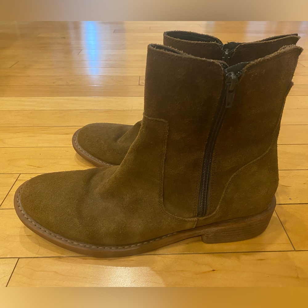 Banana Republic Mens Brown Suede Boots